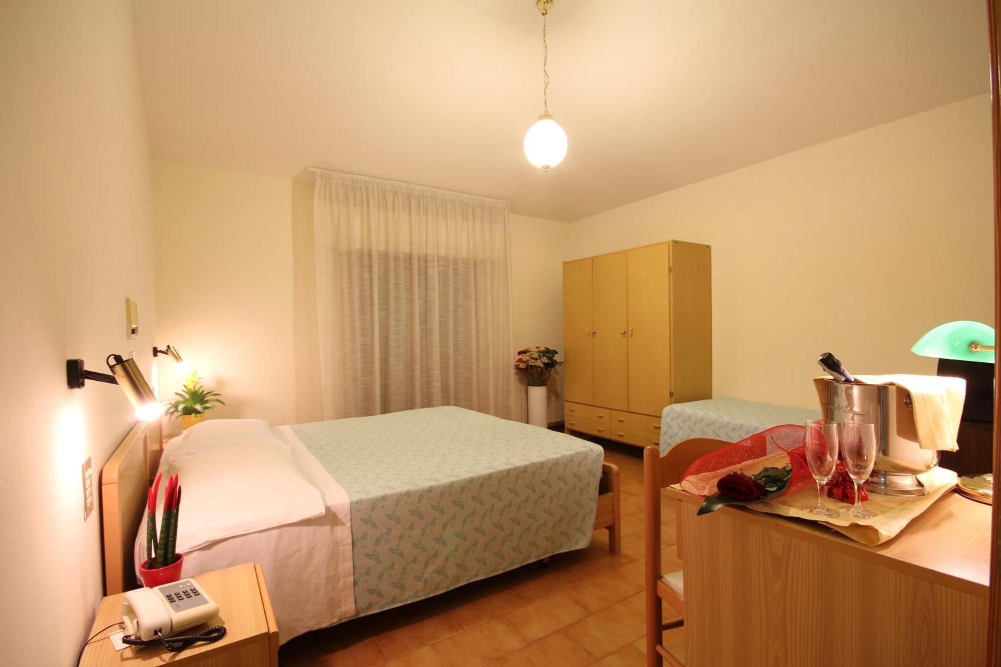 Hotel Villa Luca تْشيانشانو  تيرمي الغرفة الصورة
